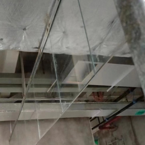 固定擋煙垂壁(圖1) 玻璃擋煙垂壁.jpg